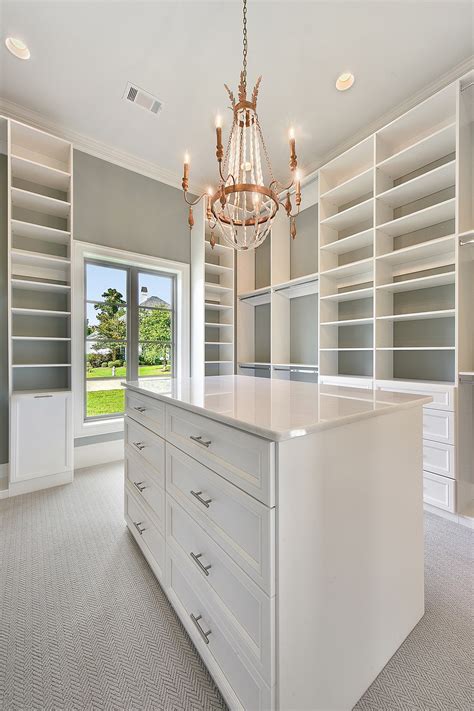 Custom Closets .